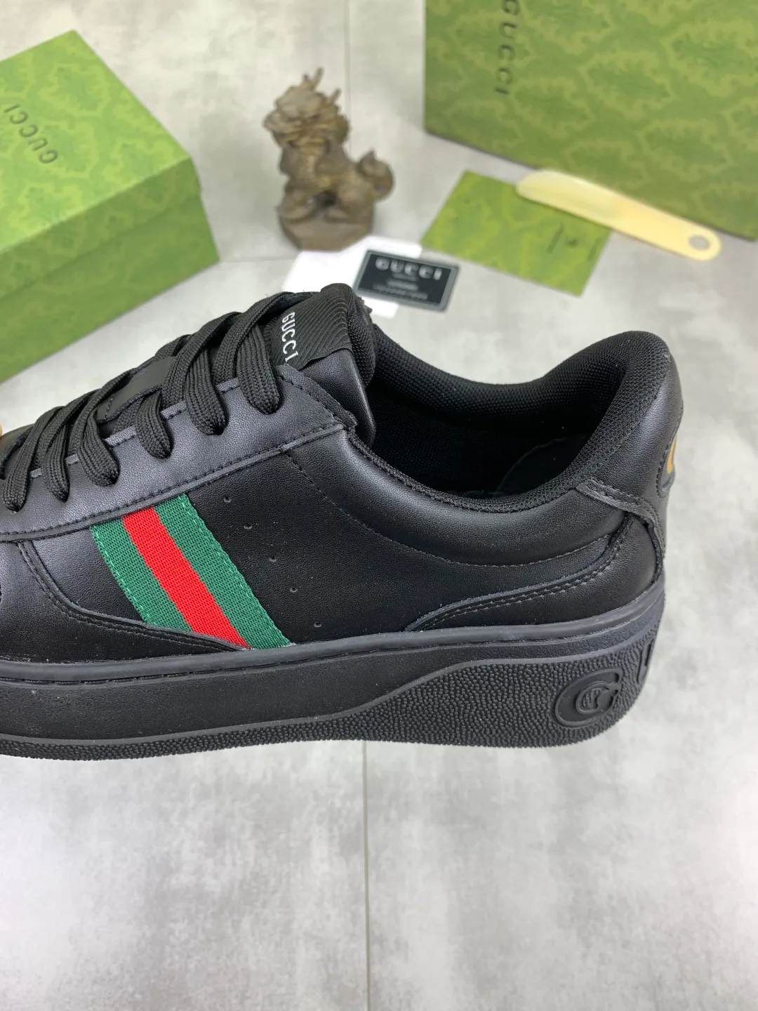 Men's shoes 💰P400💰【New model】 🆘 The latest model from Gucci official website 🎁 Classic casual and fashionable men's shoes 👟 Hot model 💥 Simple and elegant style, exclusive for trendy men. Unique latest brand elements from the official website 👑 Original Gucci decoration, fashionable and generous, made of original soft calfskin fabric ➕ Comfortable soft pigskin lining ✅Wear-resistant rubber outsole specified on the official website_Full elasticity, classic model taken in real life🎬Color: 5️⃣colors available😍Number: 38-44 (45 46 customized)